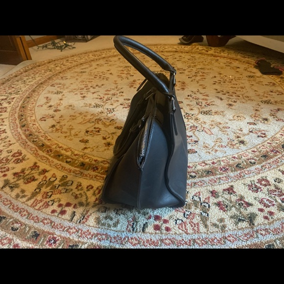 ❗️FREE w/ $50 purchase ❗️GUESS Women's Mill Creek Satchel - Picture 6 of 12